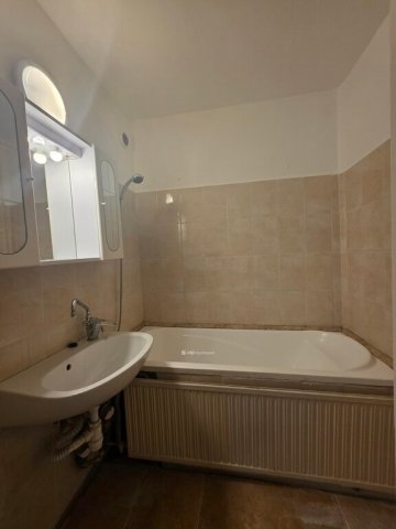 Eladó panellakás, Ajkán 41.59 M Ft, 2 szobás