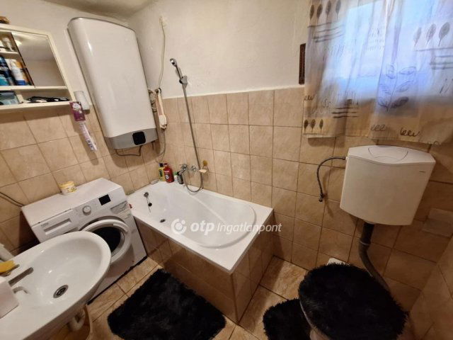 Eladó családi ház, Kecskeméten 42 M Ft, 2 szobás