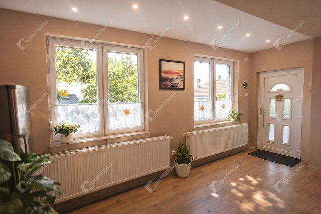 Eladó családi ház, Úrhidán 74.5 M Ft, 4 szobás