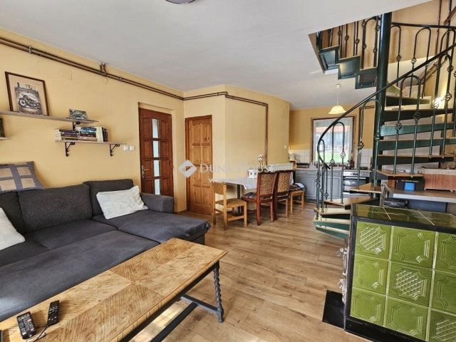 Eladó családi ház, Orfűn 134 M Ft, 6 szobás