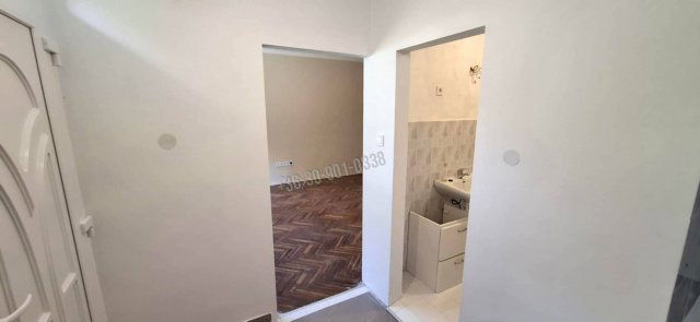 Eladó téglalakás, Petőfibányán 26 M Ft, 1 szobás