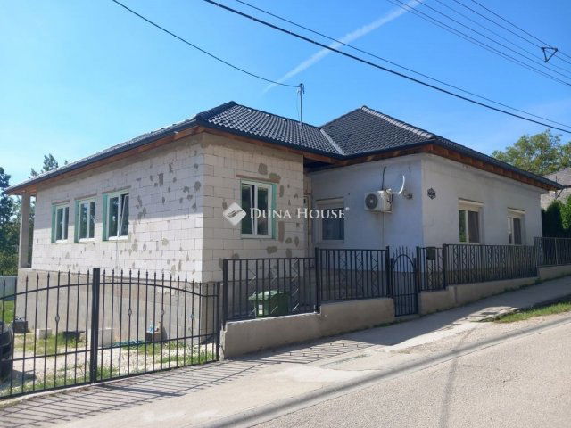 Eladó családi ház, Mányon 89.99 M Ft, 3 szobás
