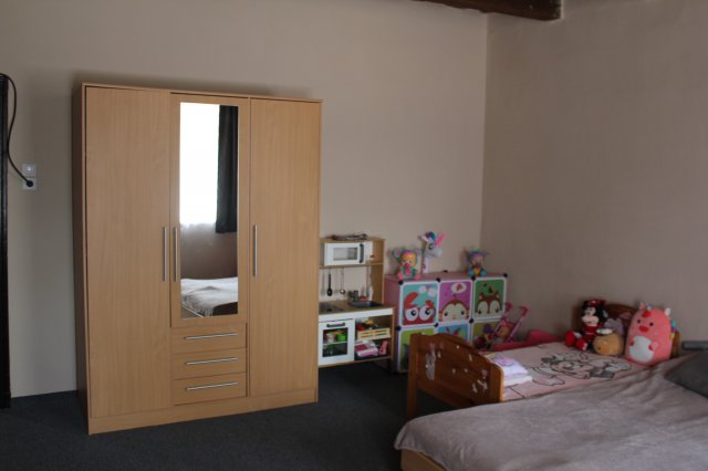 Eladó családi ház, Egyházaskeszőn 21.999 M Ft, 5 szobás