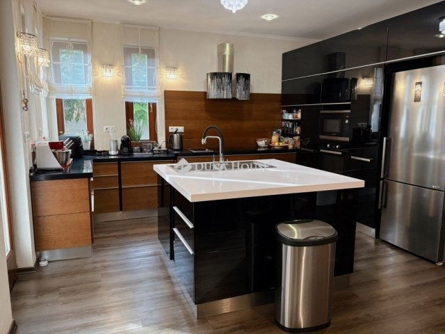 Eladó családi ház, Budapesten, IV. kerületben 250 M Ft, 5 szobás