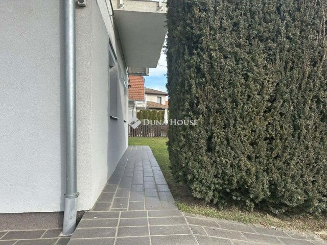 Eladó téglalakás, Zalaegerszegen 84.9 M Ft, 5 szobás