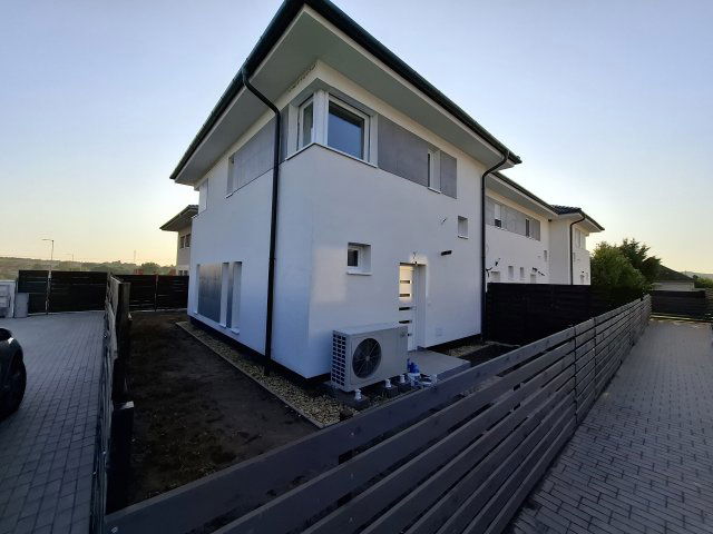 Eladó téglalakás, Mendén 72 M Ft, 4 szobás