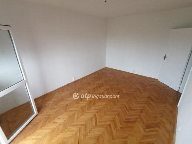 Eladó panellakás, Debrecenben 64.9 M Ft, 3 szobás