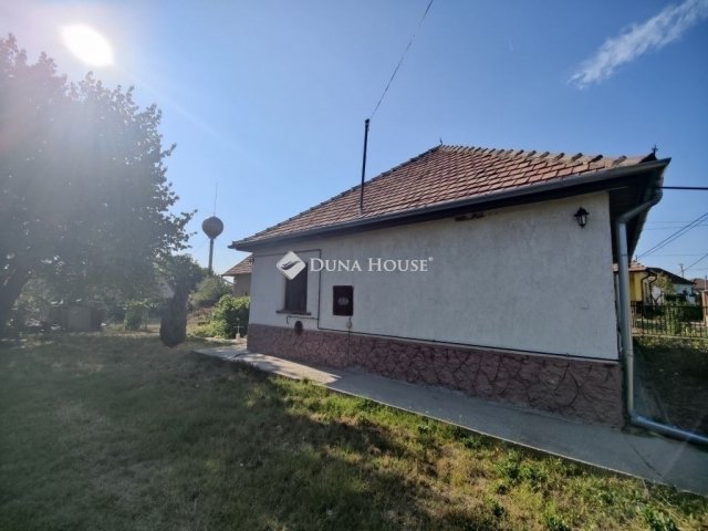 Eladó családi ház, Úrin 49 M Ft, 3 szobás