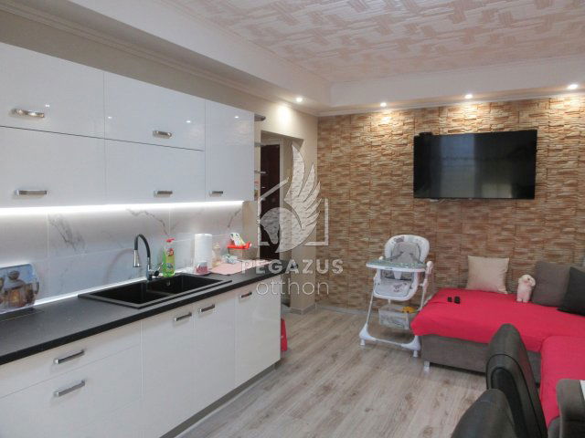 Eladó panellakás, Ózdon 23.5 M Ft, 2 szobás