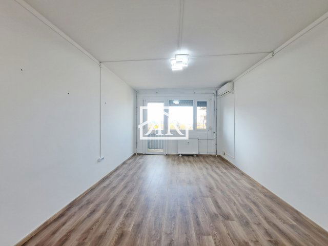 Eladó panellakás, Szegeden 59.9 M Ft, 2+1 szobás