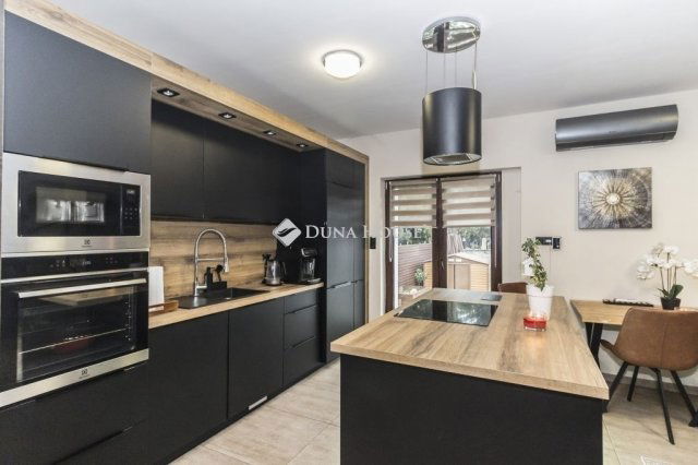 Eladó családi ház, Szombathelyen 119.9 M Ft, 4+2 szobás