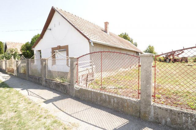 Eladó családi ház, Lóréven 34.9 M Ft, 3 szobás