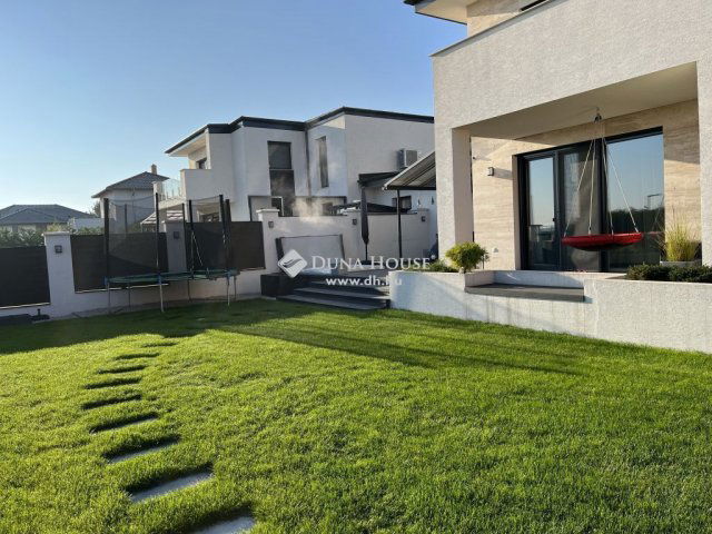 Eladó ikerház, Törökbálinton 325 M Ft, 5 szobás