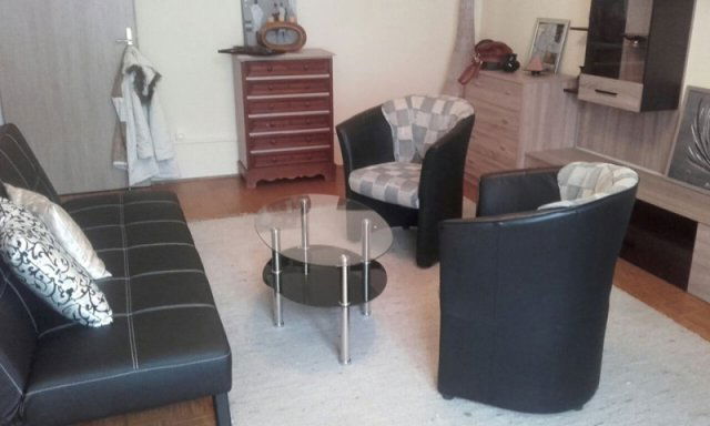 Kiadó panellakás, albérlet, Pécsett, Kerényi Károly utcában