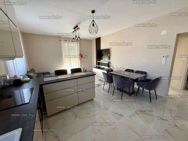 Eladó családi ház, Isaszegen 95 M Ft, 1+3 szobás