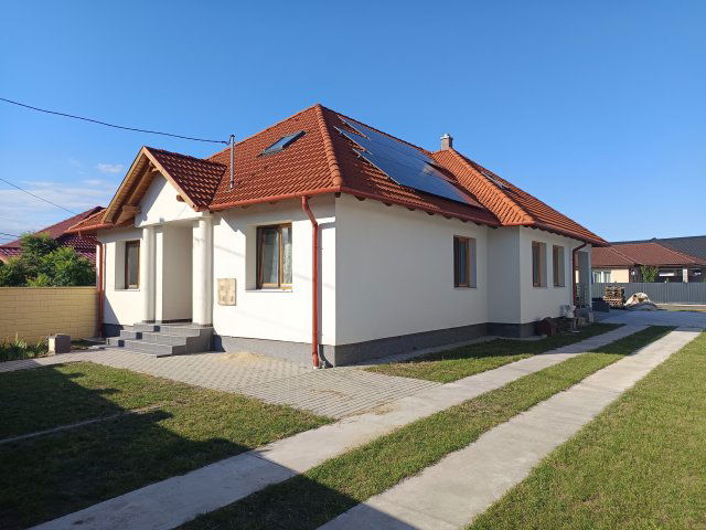 Eladó családi ház, Miskolcon 99.9 M Ft, 6 szobás
