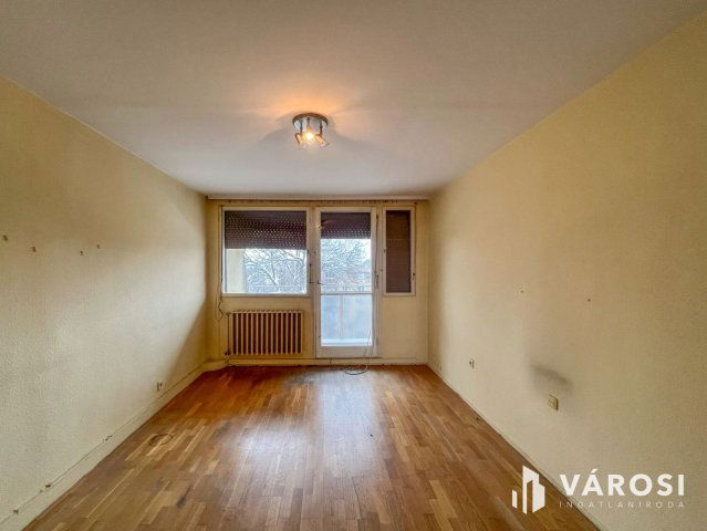 Eladó panellakás, Békéscsabán 28.5 M Ft, 3 szobás