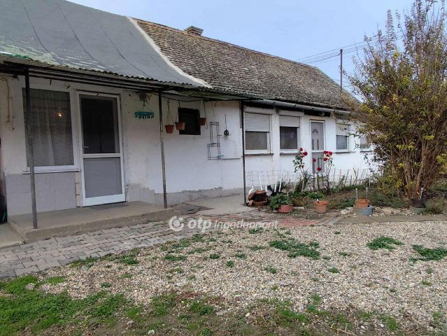 Eladó családi ház, Sióagárdon 26.9 M Ft, 2+2 szobás