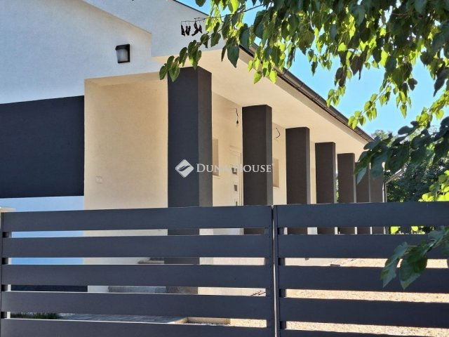 Eladó családi ház, Hernádon 69.9 M Ft, 4 szobás