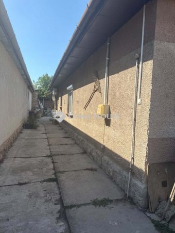 Eladó családi ház, Esztergomban 49 M Ft, 2 szobás