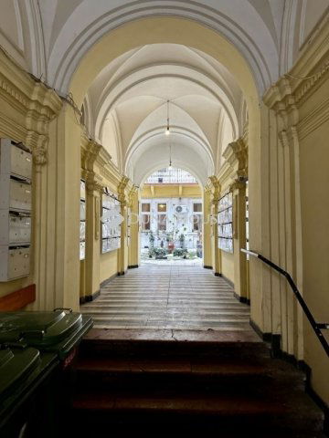 Eladó téglalakás, Budapesten, VI. kerületben 51.2 M Ft, 1 szobás