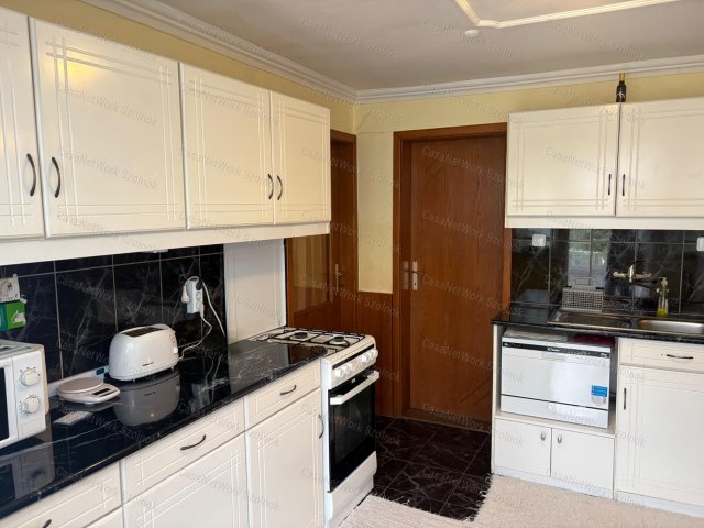 Eladó családi ház, Újszászon 20.9 M Ft, 1 szobás