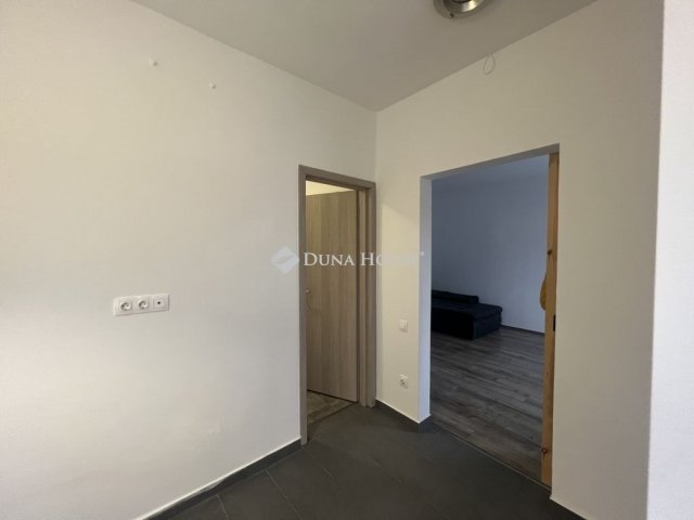 Eladó ikerház, Veszprémben 44 M Ft, 2 szobás