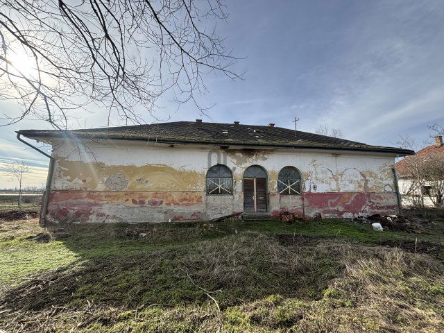 Eladó családi ház, Cegléden 28 M Ft, 5 szobás