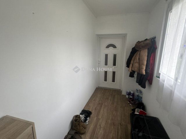 Eladó családi ház, Ajkán 46 M Ft, 4 szobás