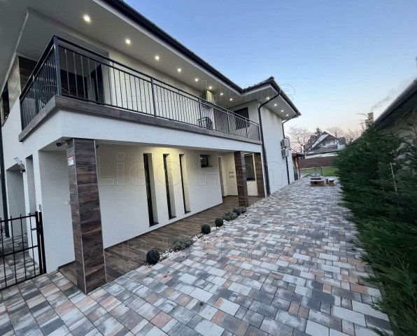 Eladó családi ház, Balatonszárszón 327 M Ft