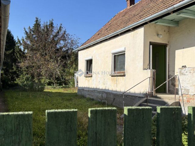 Eladó családi ház, Csolnokon 19.9 M Ft, 2 szobás