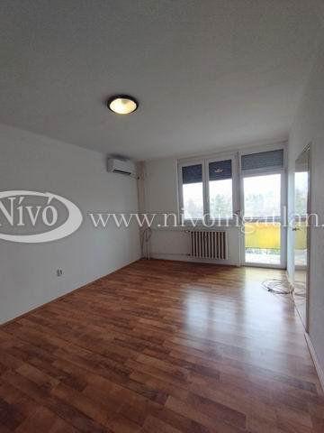 Eladó téglalakás, Veszprémben 44.9 M Ft, 1 szobás