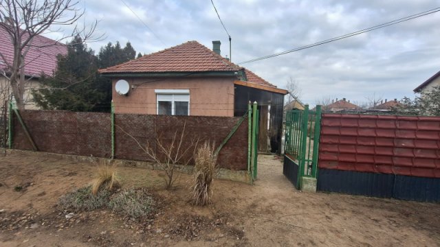 Eladó családi ház, Örkényen 26 M Ft, 2 szobás