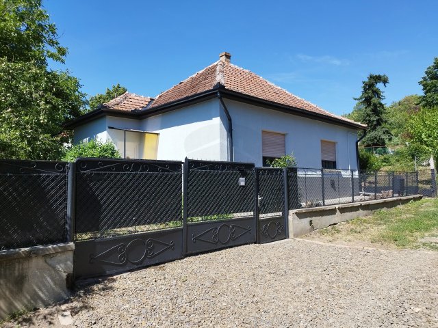 Eladó családi ház, Ecséden 32 M Ft, 2 szobás