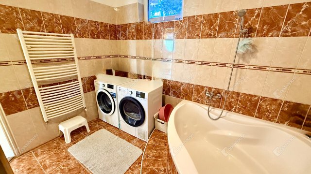 Eladó téglalakás, Üllőn 125 M Ft, 5 szobás