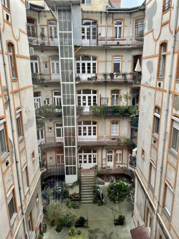 Eladó téglalakás, Budapesten, VI. kerületben 89.9 M Ft, 2 szobás