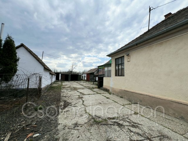 Eladó családi ház, Szanyon 21.5 M Ft, 3 szobás