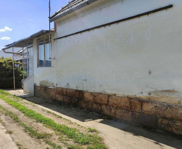 Eladó családi ház, Veszprémben 51 M Ft, 11 szobás