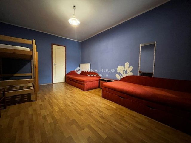 Eladó üzlethelyiség, Szentlászlón 75 M Ft