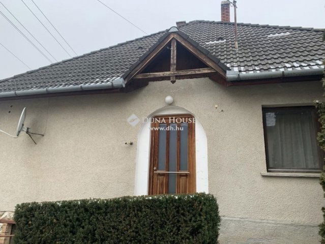 Eladó családi ház, Pécsett 95 M Ft, 5 szobás