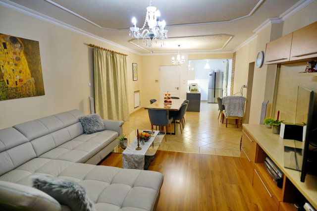 Eladó családi ház, Nagymányokon 54.9 M Ft, 5+1 szobás