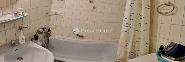 Eladó panellakás, Szegeden 56.5 M Ft, 2+1 szobás