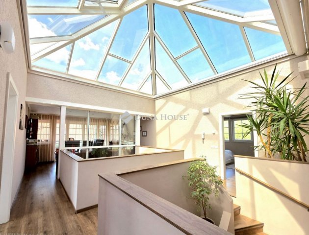 Eladó családi ház, Dunakeszin 359.9 M Ft, 7 szobás