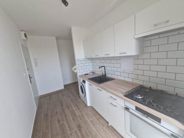 Eladó panellakás, Pécsett 55.9 M Ft, 2 szobás