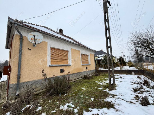 Eladó családi ház, Zalaszentgróton 28.5 M Ft, 3 szobás