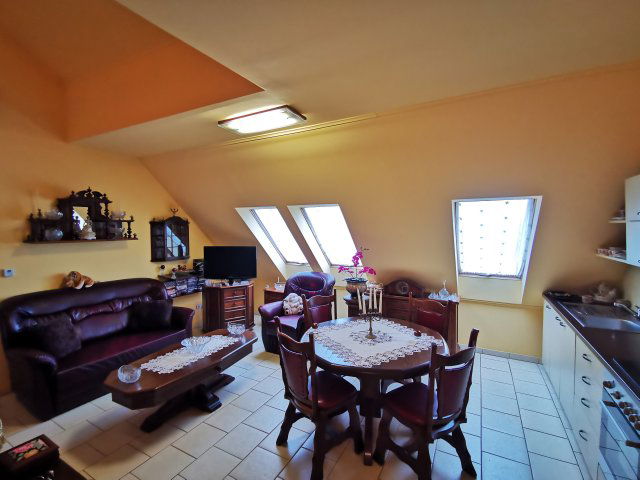 Eladó téglalakás, Szegeden 71.9 M Ft, 3+1 szobás