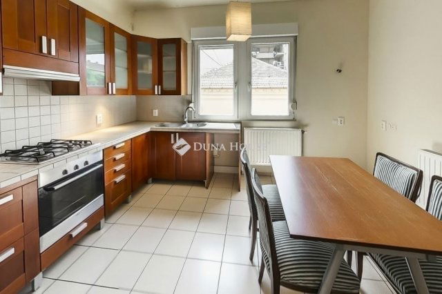 Eladó téglalakás, Budapesten, XIV. kerületben 82.5 M Ft