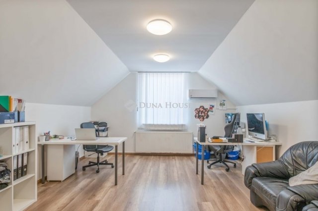 Eladó családi ház, Vecsésen 149 M Ft, 5+1 szobás