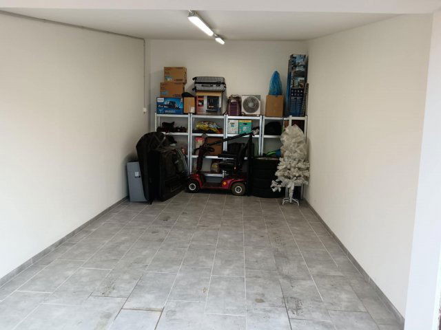 Eladó garázs, Oroszlányban 6 M Ft, 1 szobás