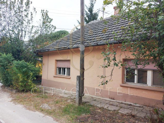 Eladó családi ház, Dunaföldváron 16.5 M Ft, 3 szobás